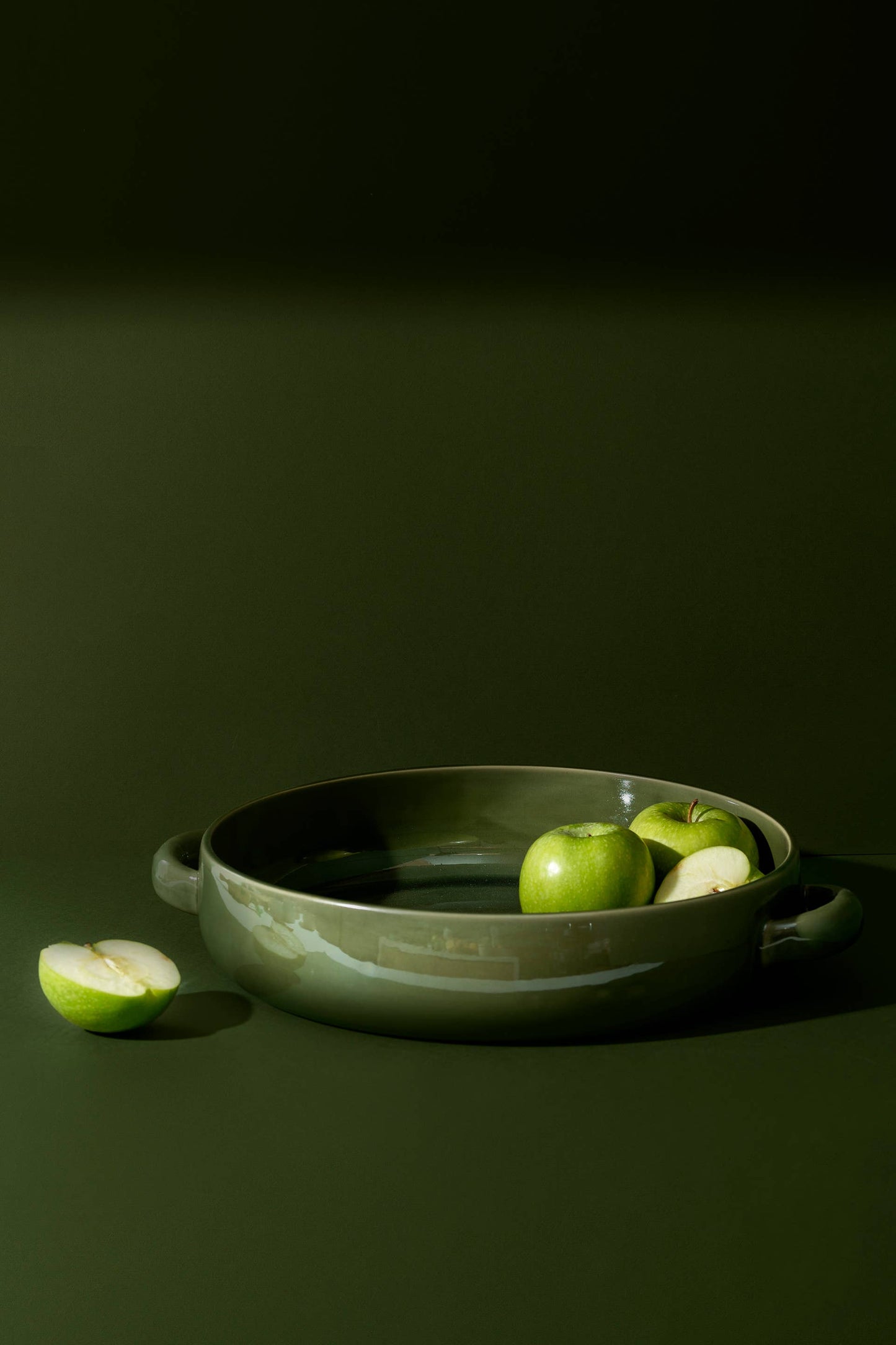 Stoneware Serving Plate with Handles 13.4"