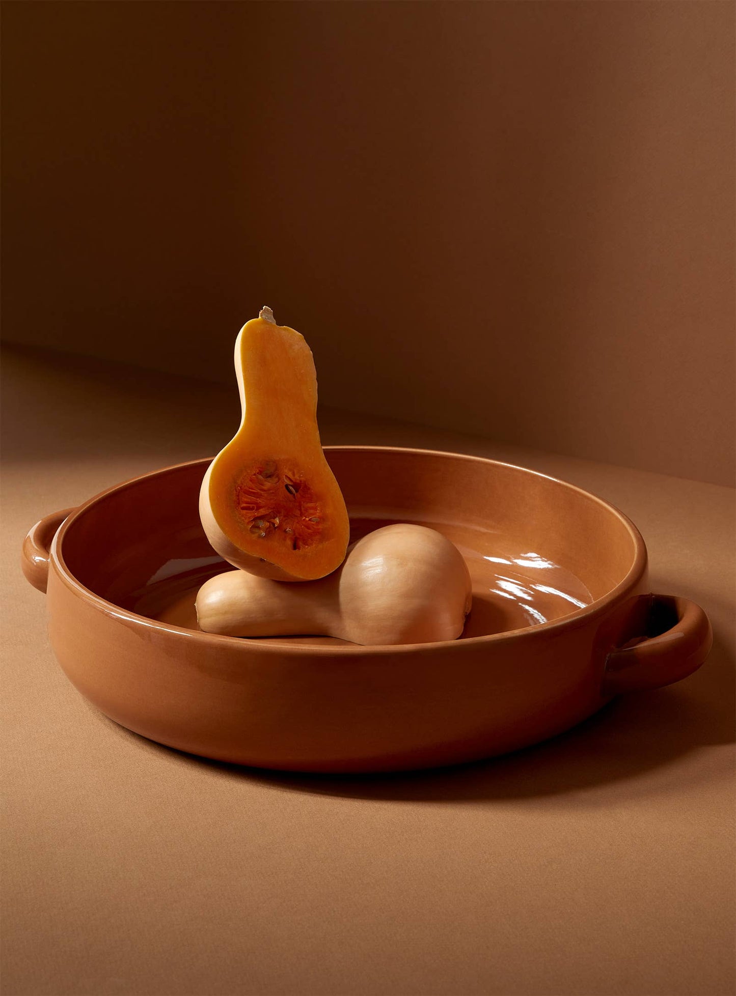 Stoneware Serving Plate with Handles 13.4"