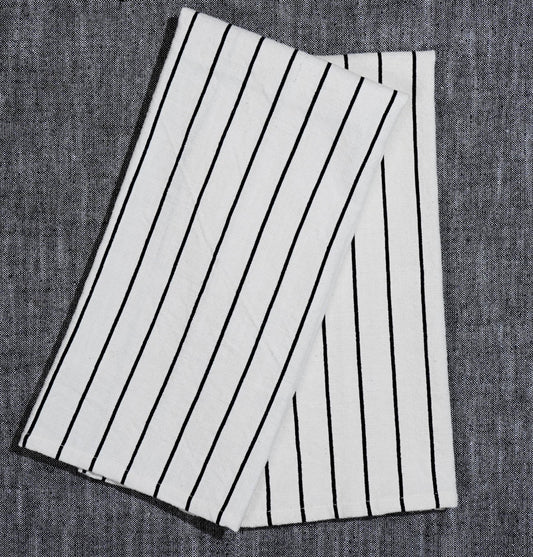 Acacia Wooden Tray & Set of 2 Kitchen Towels